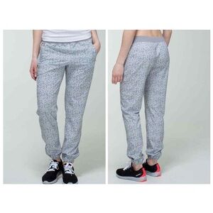 RARE Lululemon Bring Back The Track Pant in Fleur Silver Spoon Ambient Size 8
